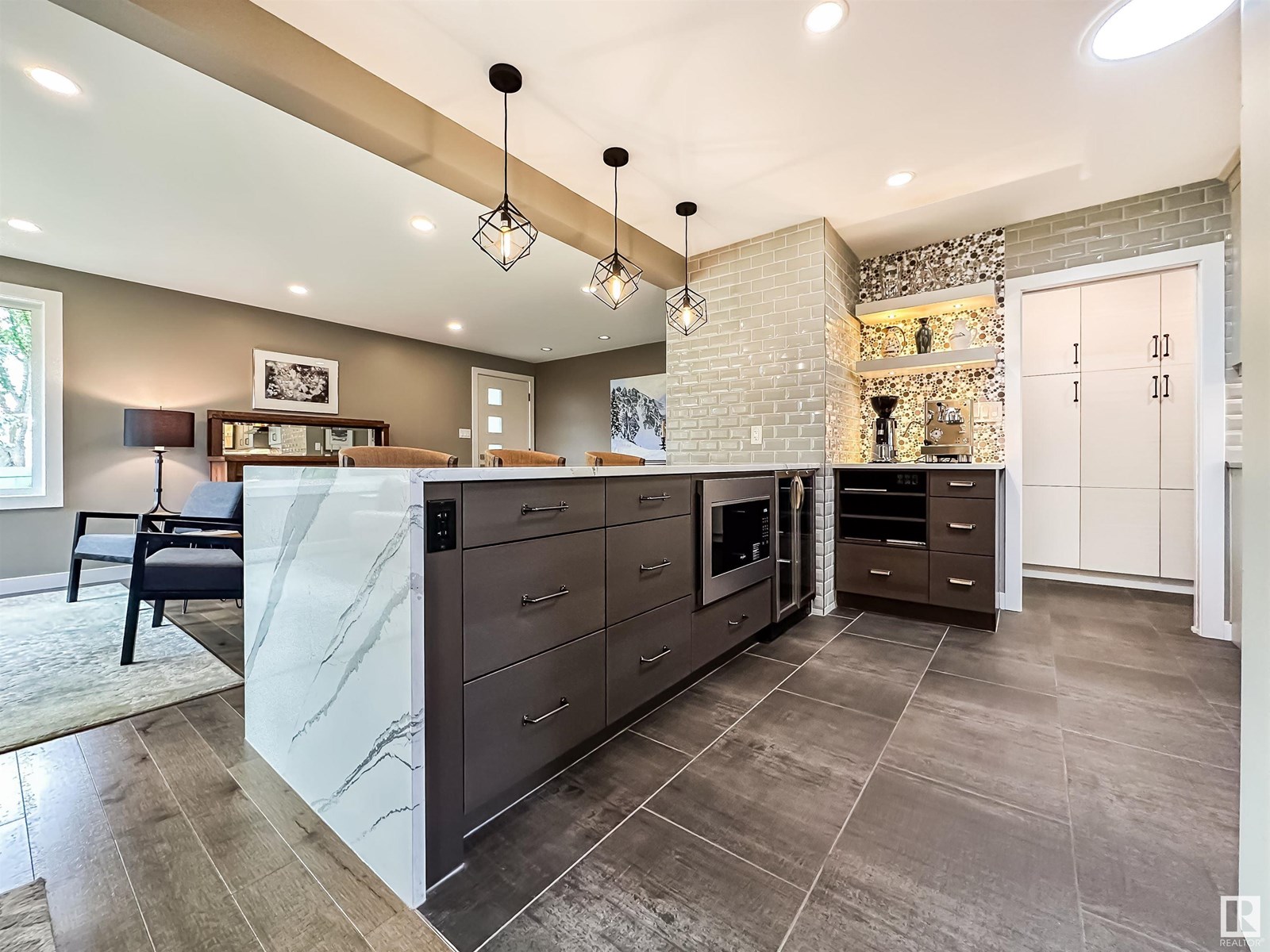 Property at 13908 86 AV NW image 2