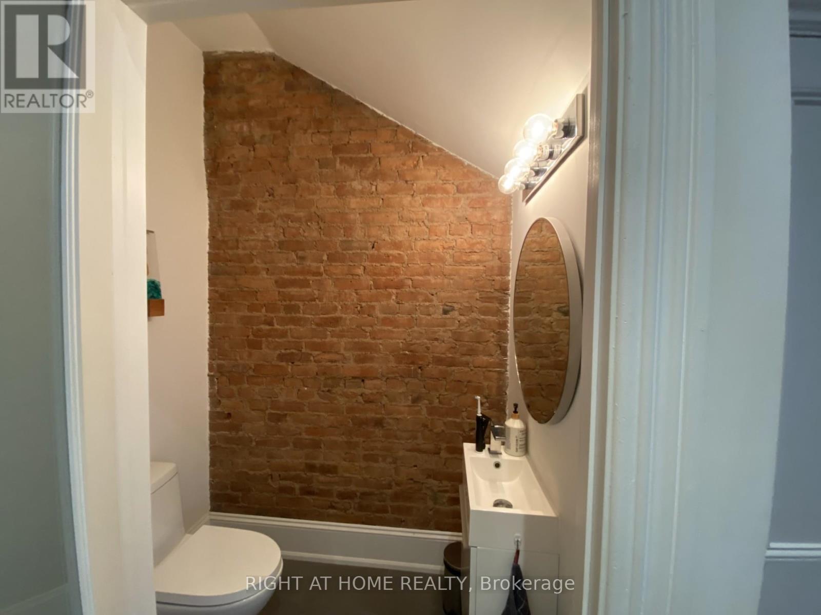 180 Market Street, Hamilton, Ontario  L8R 1N9 - Photo 2 - X12284535