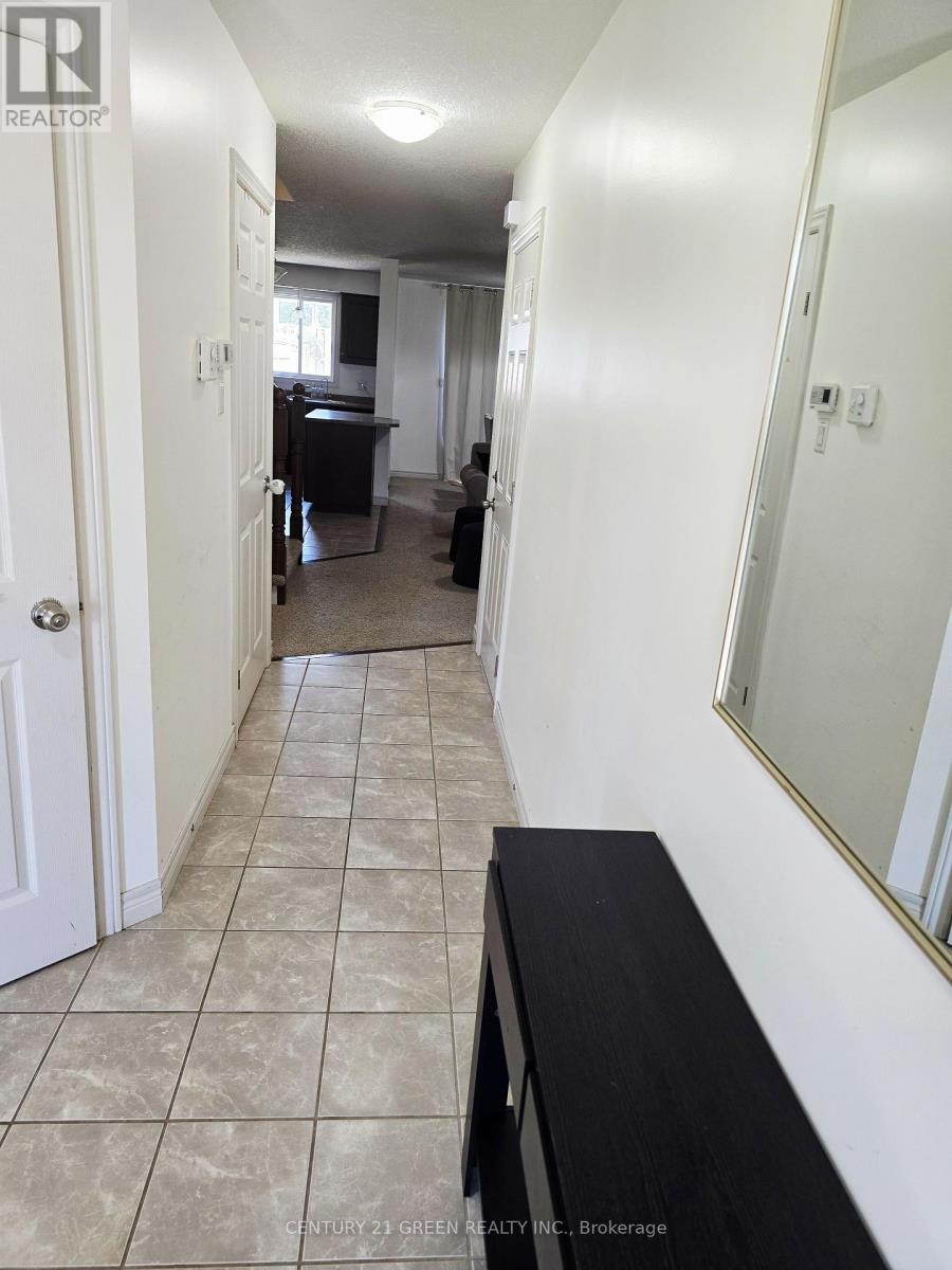 120 Wedgewood Drive, Woodstock (Woodstock - North), Ontario  N4T 0E2 - Photo 5 - X12318297