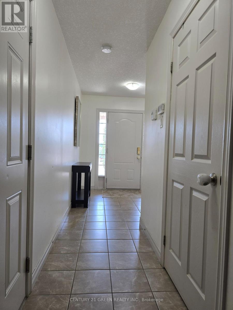 120 Wedgewood Drive, Woodstock (Woodstock - North), Ontario  N4T 0E2 - Photo 6 - X12318297