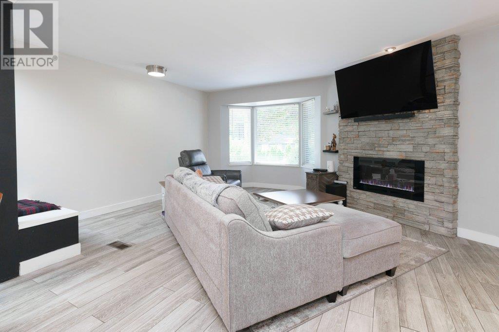 12060 208 Street, Maple Ridge, British Columbia  V2X 4W8 - Photo 6 - R3026585