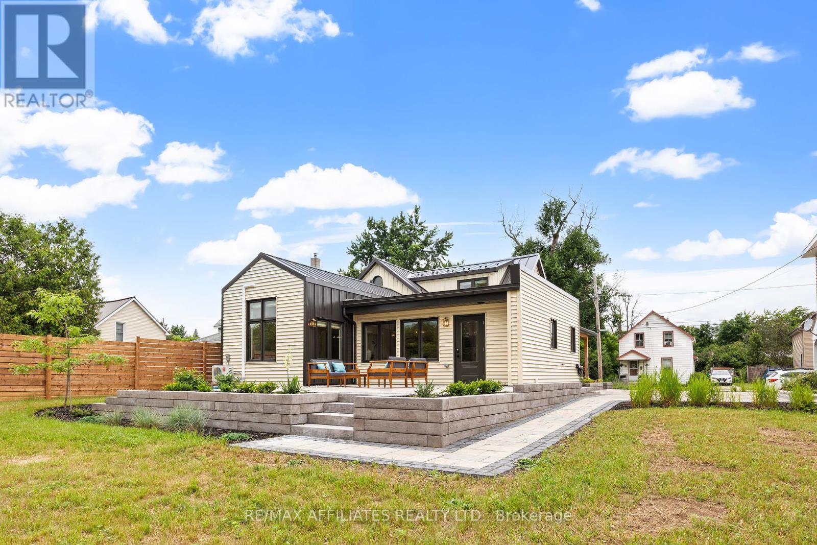 20 Grant Street, Perth, Ontario  K7H 1X5 - Photo 4 - X12318409