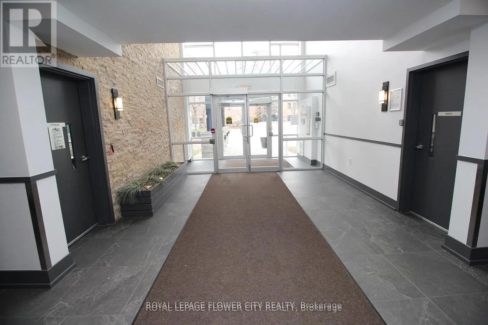 215 - 570 Lolita Gardens, Mississauga, Ontario  L5A 0A1 - Photo 2 - W12318407
