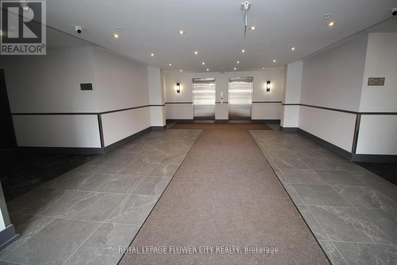 215 - 570 Lolita Gardens, Mississauga, Ontario  L5A 0A1 - Photo 3 - W12318407