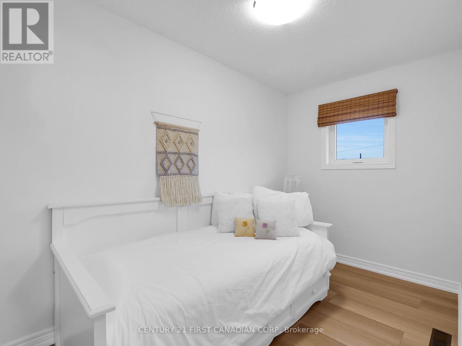 379 Front Street, Central Elgin, Ontario  N5L 1G2 - Photo 22 - X12148254