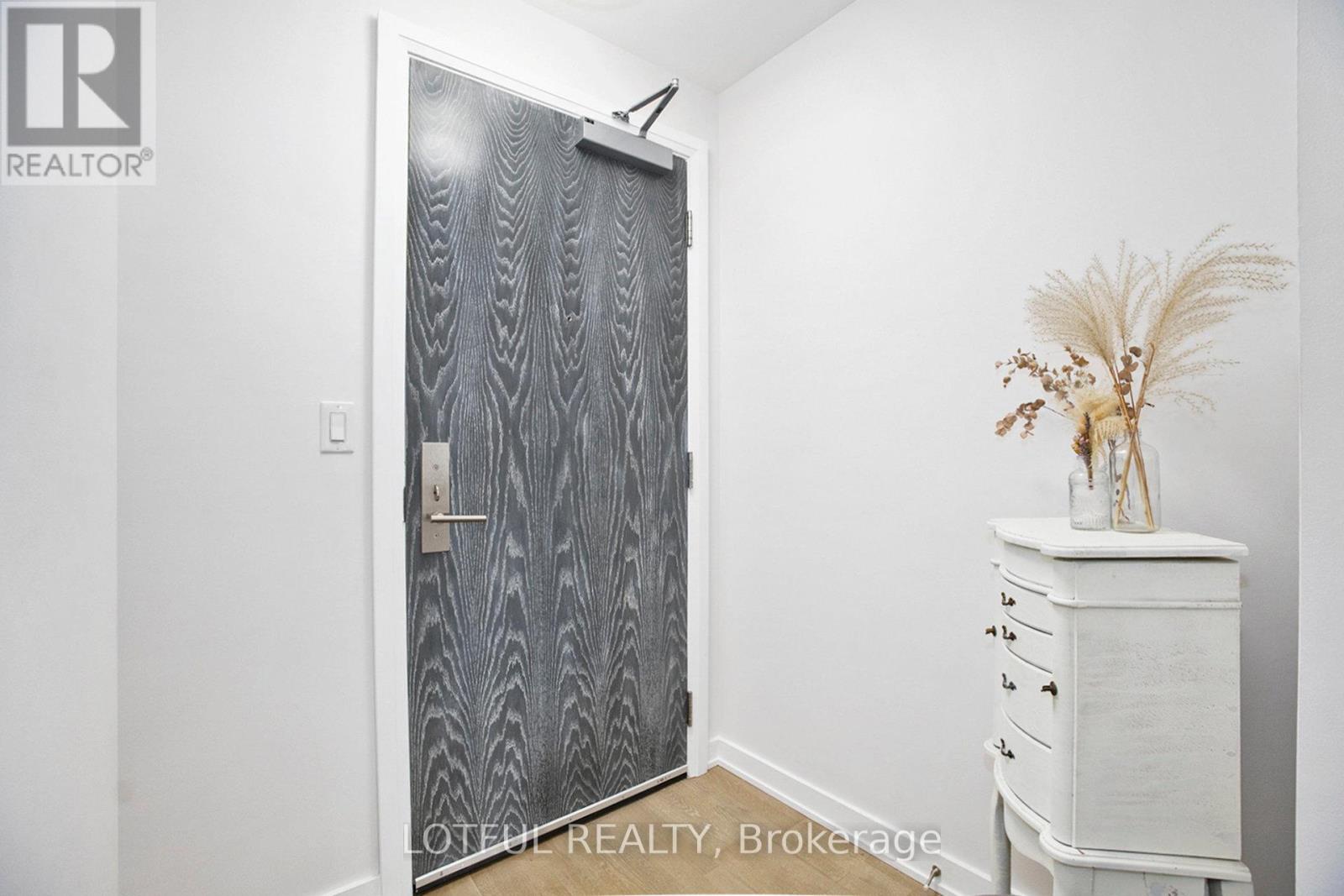 601 - 428 Sparks Street, Ottawa, Ontario  K1R 0B3 - Photo 5 - X12318448