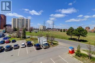 8 - 37 Four Winds Drive, Toronto, Ontario  M3J 1K7 - Photo 10 - W12318449