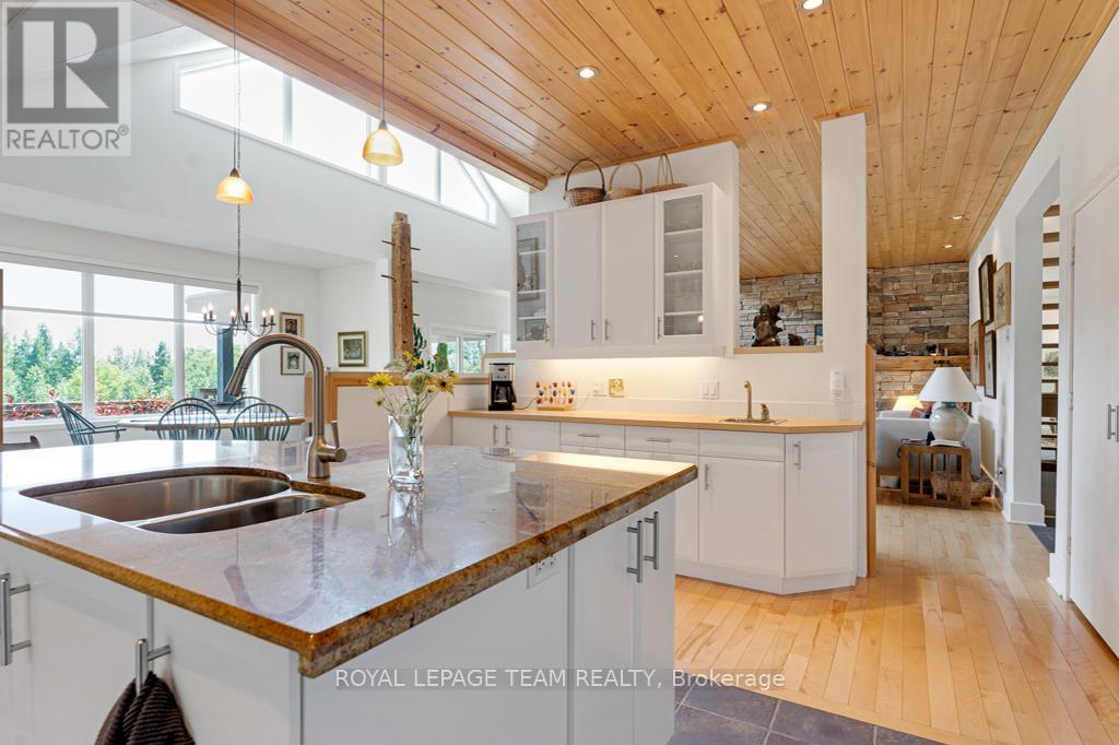 4636 Donnelly Drive, Ottawa, Ontario  K0G 1N0 - Photo 10 - X12318487