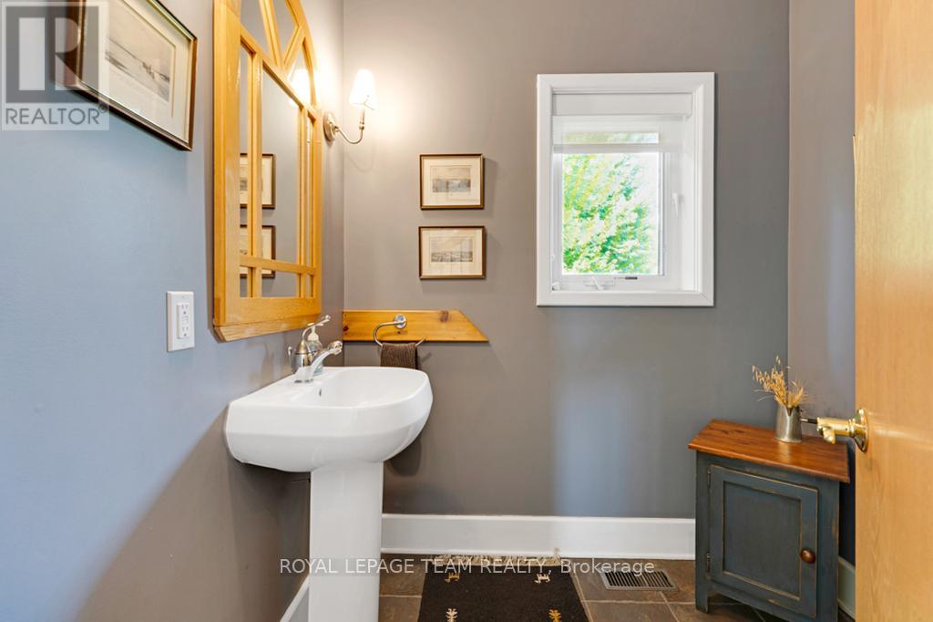 4636 Donnelly Drive, Ottawa, Ontario  K0G 1N0 - Photo 27 - X12318487