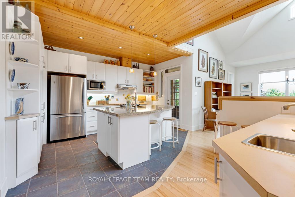 4636 Donnelly Drive, Ottawa, Ontario  K0G 1N0 - Photo 8 - X12318487