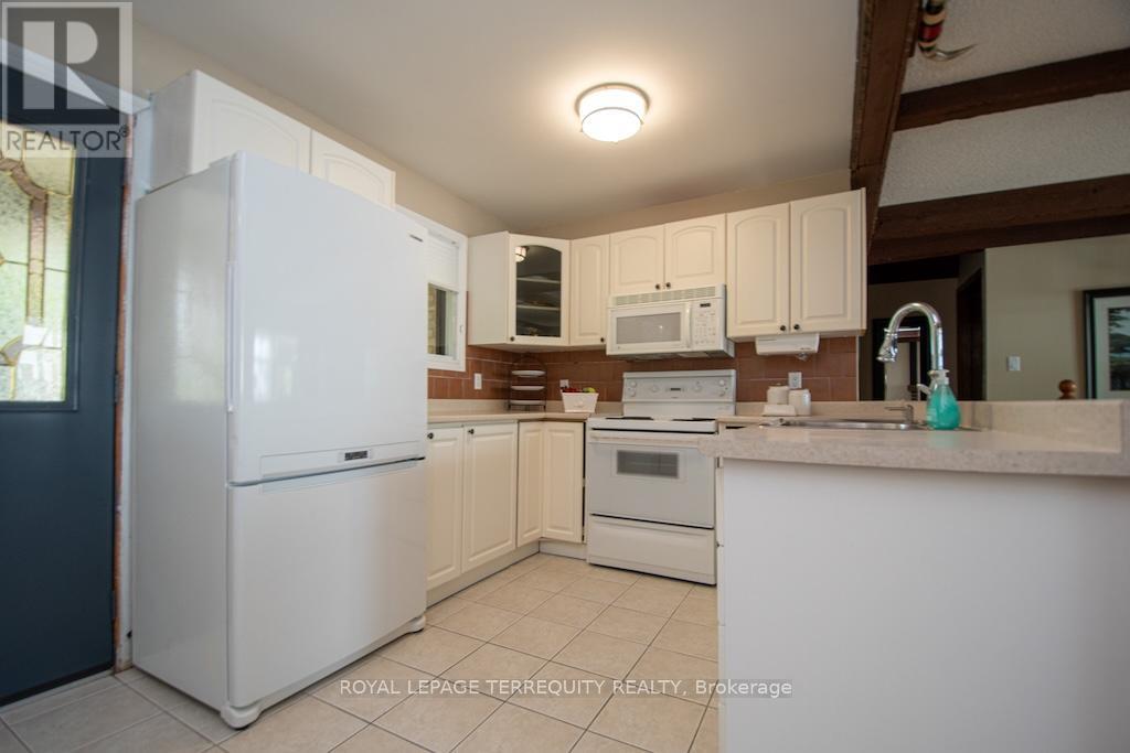 31 Alpine Street, Kawartha Lakes, Ontario  K9V 4R1 - Photo 18 - X12318445