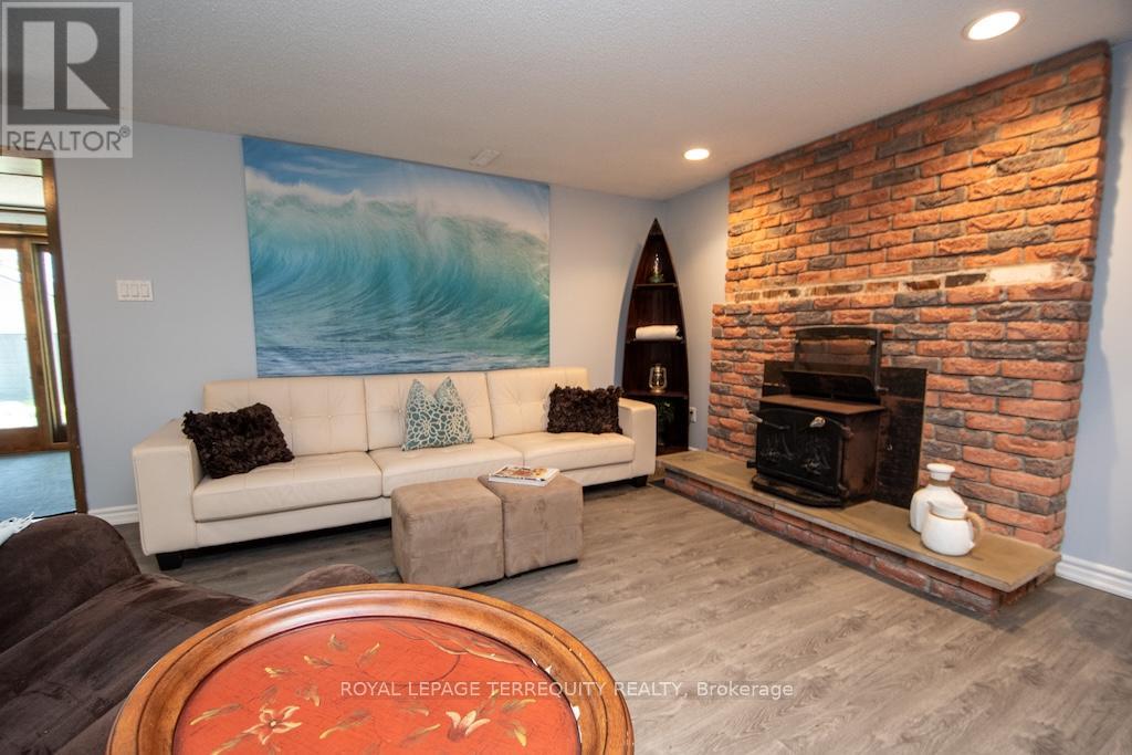 31 Alpine Street, Kawartha Lakes, Ontario  K9V 4R1 - Photo 33 - X12318445
