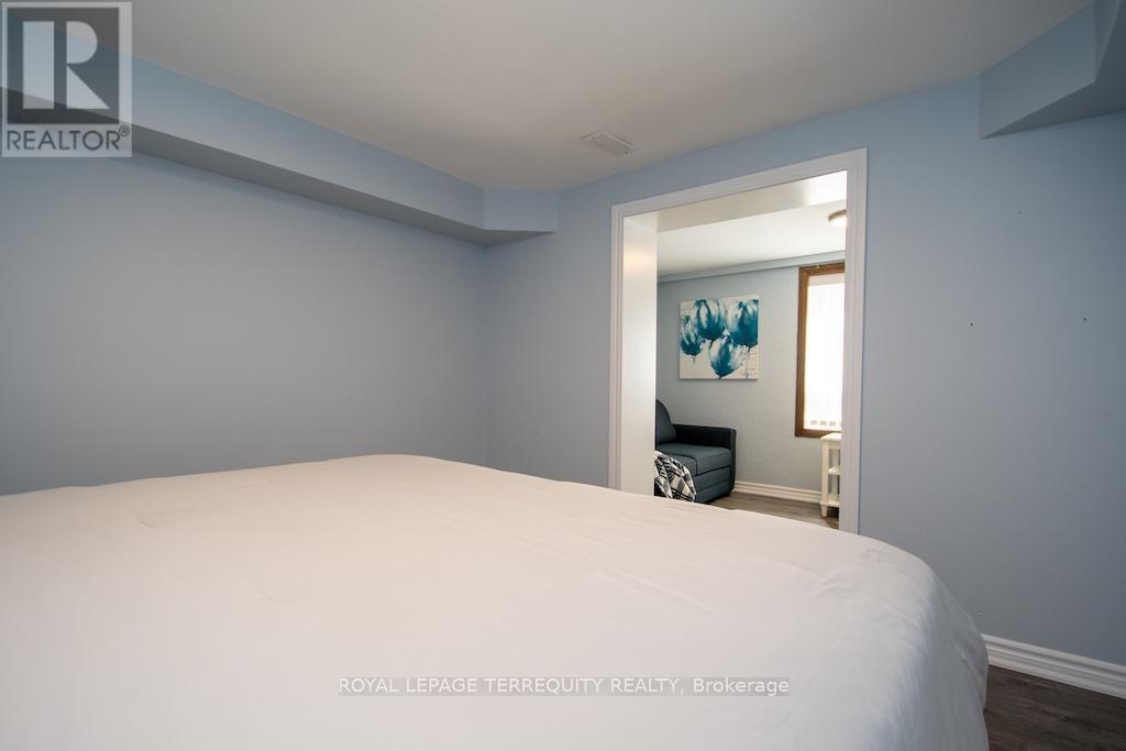 31 Alpine Street, Kawartha Lakes, Ontario  K9V 4R1 - Photo 38 - X12318445