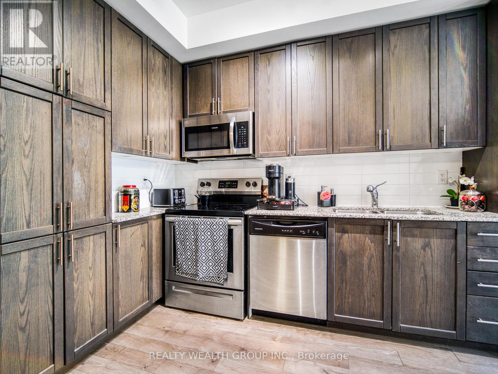 610 - 3091 Dufferin Street, Toronto (Yorkdale-Glen Park), Ontario  M6A 0C4 - Photo 7 - W12231164