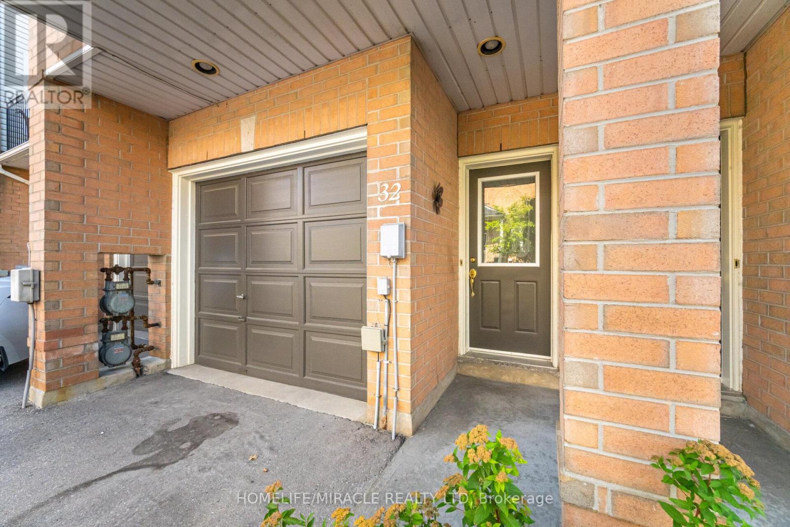 32 - 83 Mondeo Drive, Toronto, Ontario  M1P 5B6 - Photo 5 - E12318523