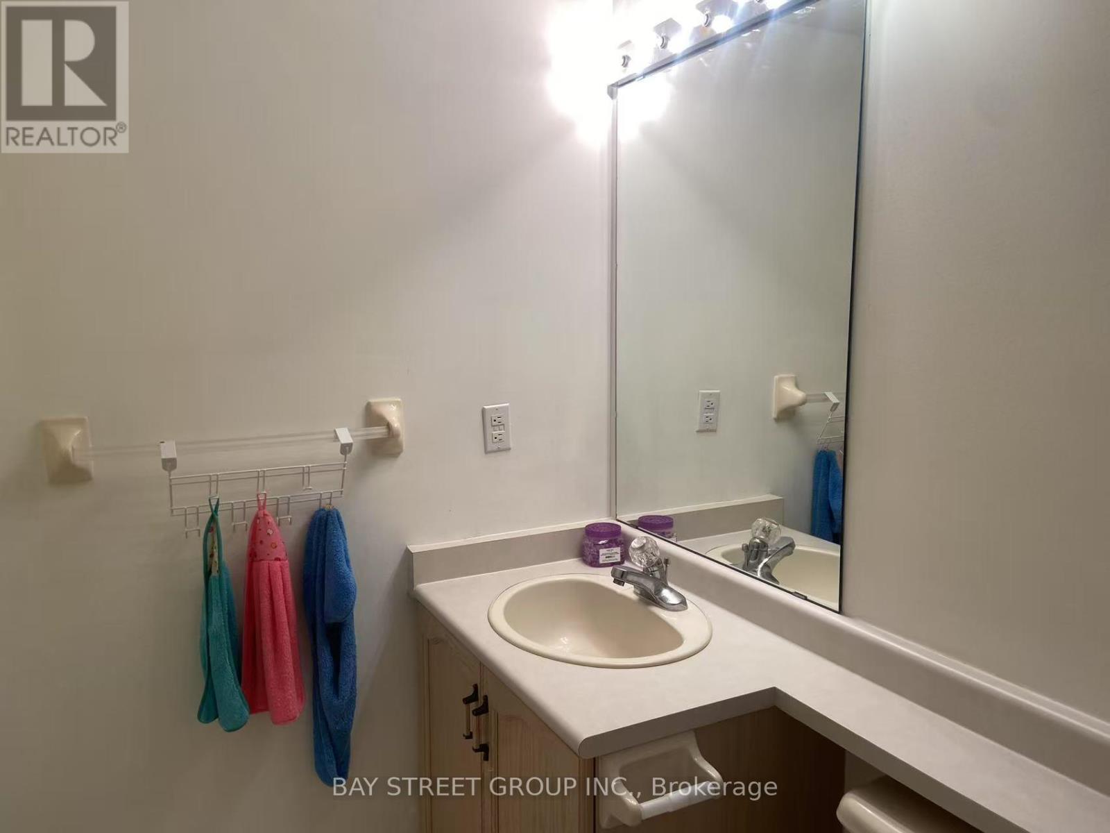 212 - 7378 Yonge Street, Vaughan, Ontario  L4J 8J1 - Photo 12 - N12318505