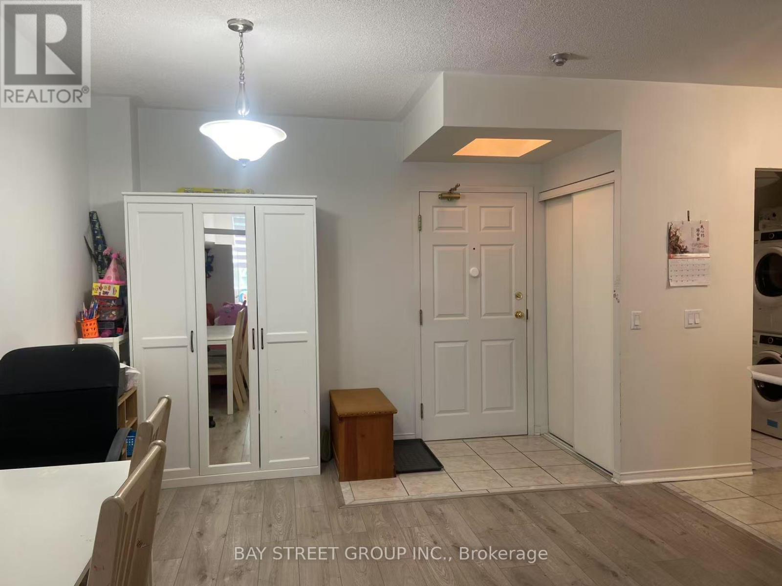212 - 7378 Yonge Street, Vaughan, Ontario  L4J 8J1 - Photo 3 - N12318505
