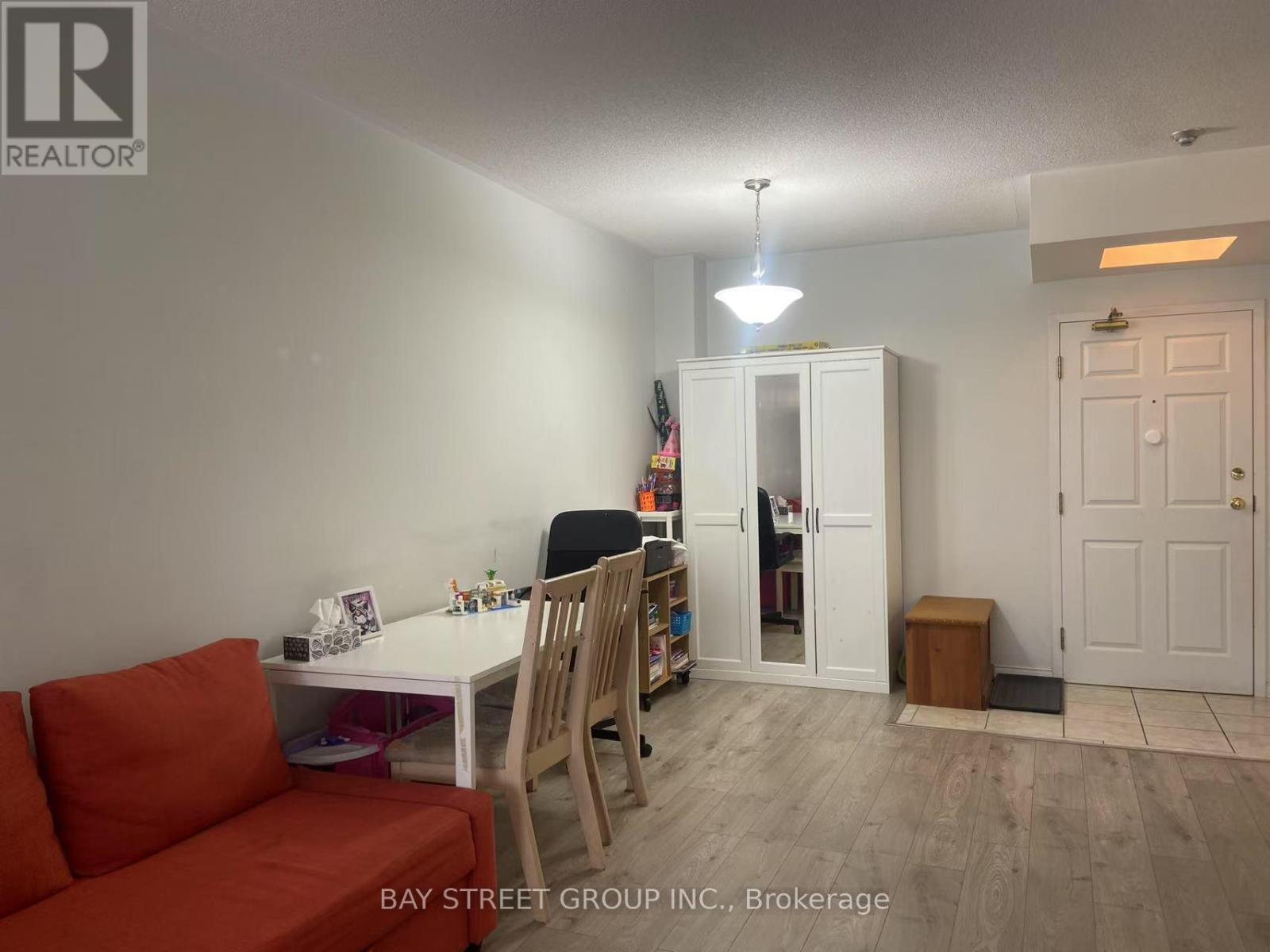 212 - 7378 Yonge Street, Vaughan, Ontario  L4J 8J1 - Photo 5 - N12318505