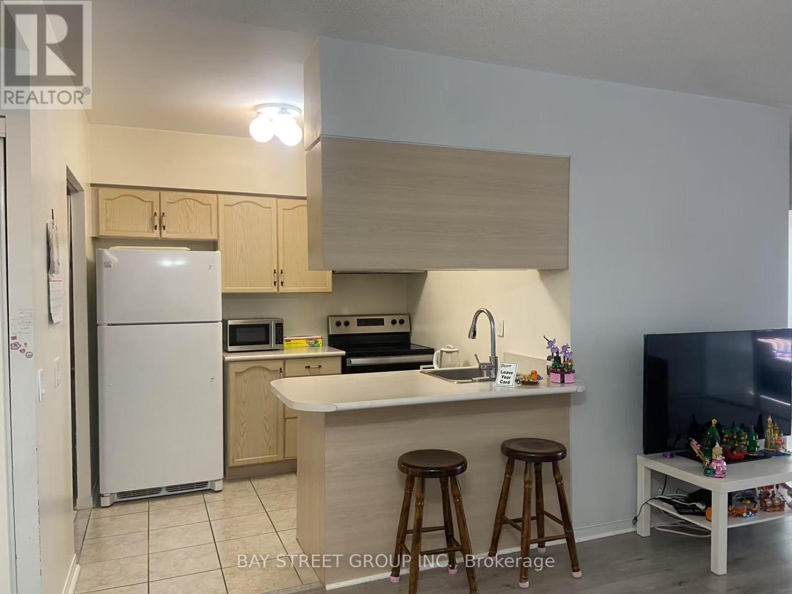 212 - 7378 Yonge Street, Vaughan, Ontario  L4J 8J1 - Photo 8 - N12318505
