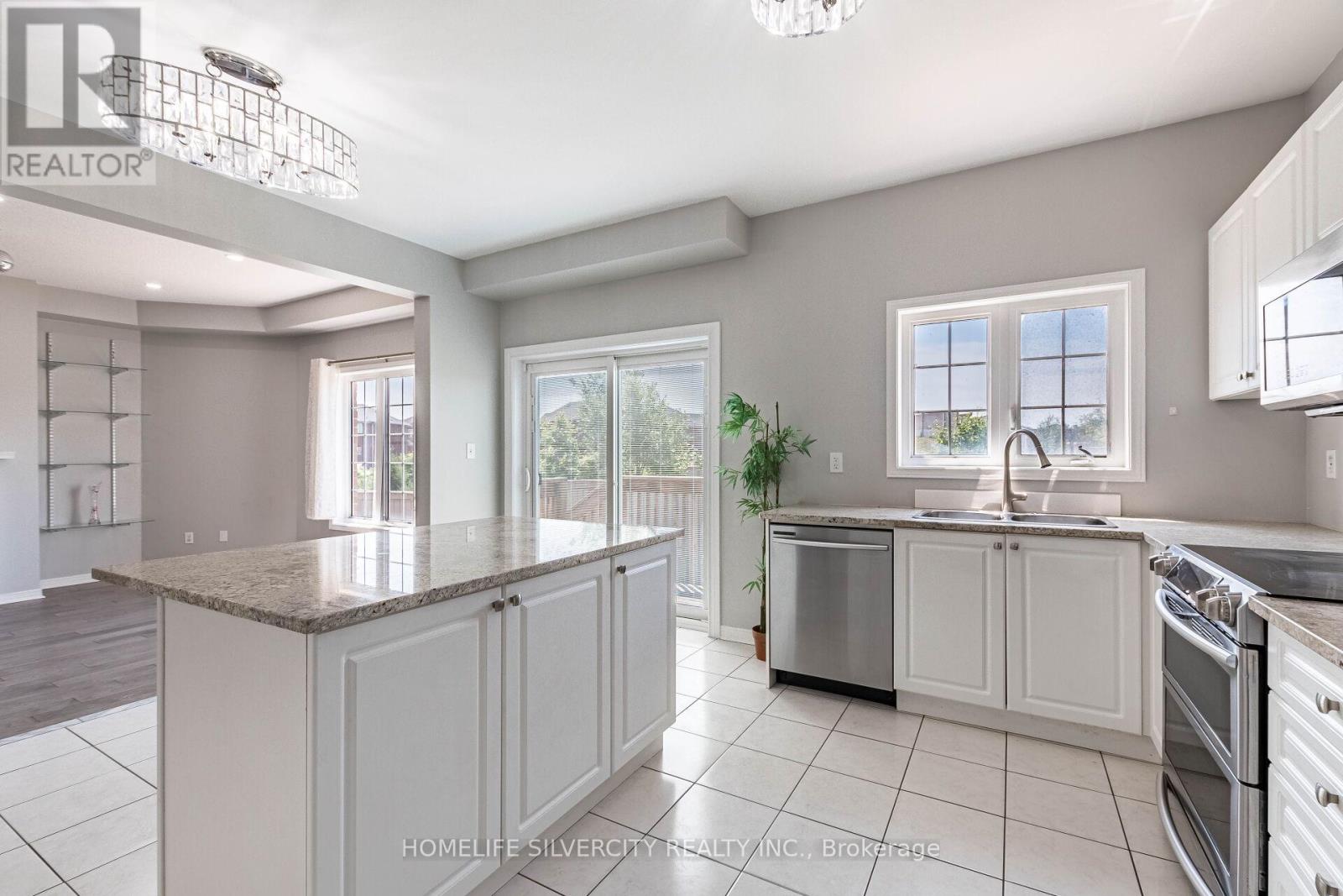 42 Cookview Drive, Brampton, Ontario  L6R 3T6 - Photo 14 - W12318515