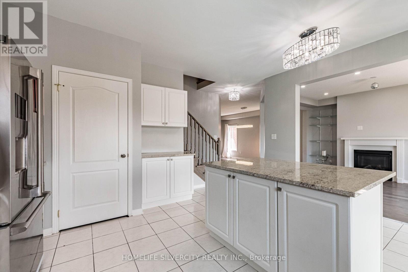 42 Cookview Drive, Brampton, Ontario  L6R 3T6 - Photo 15 - W12318515