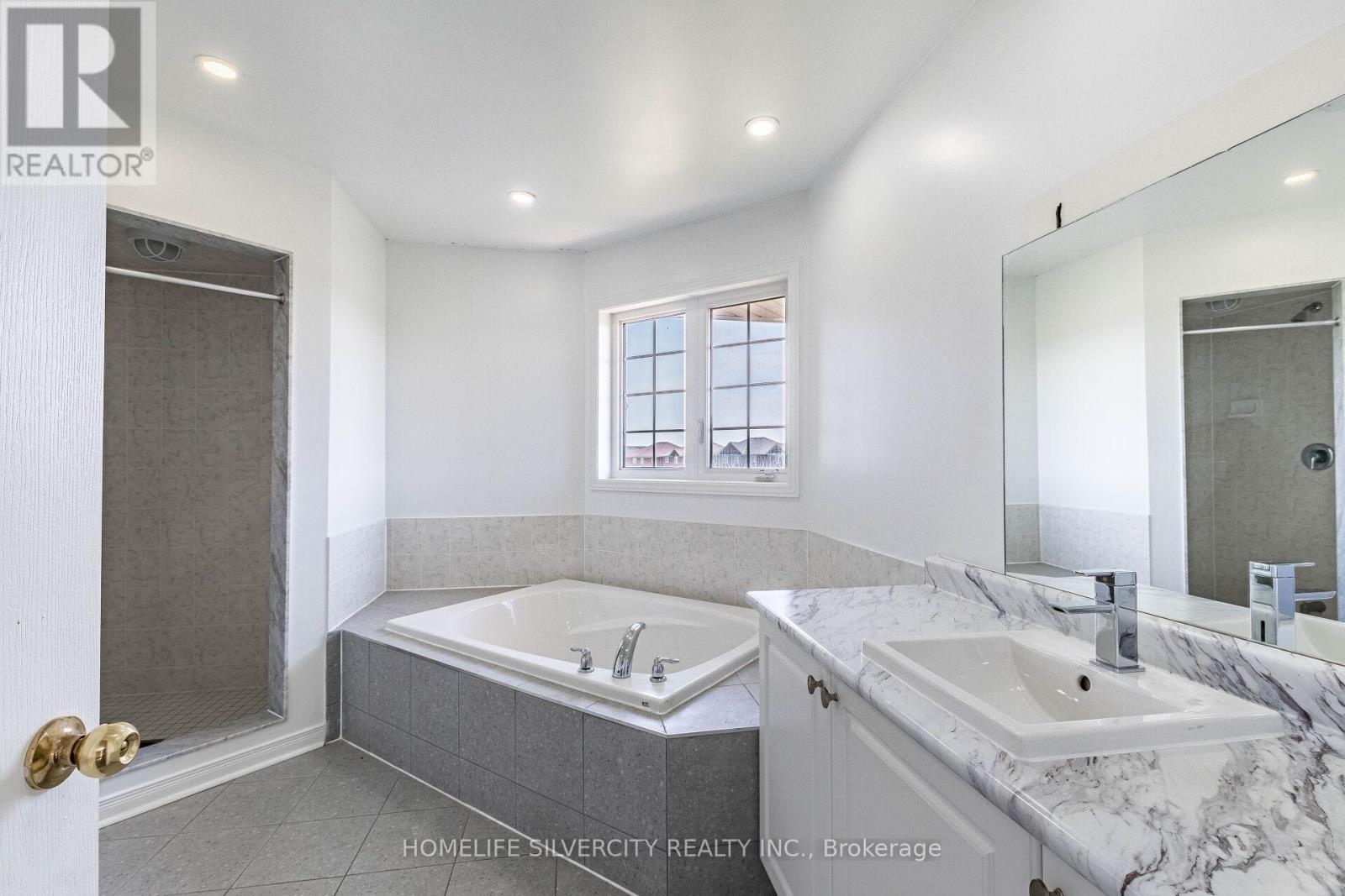 42 Cookview Drive, Brampton, Ontario  L6R 3T6 - Photo 25 - W12318515