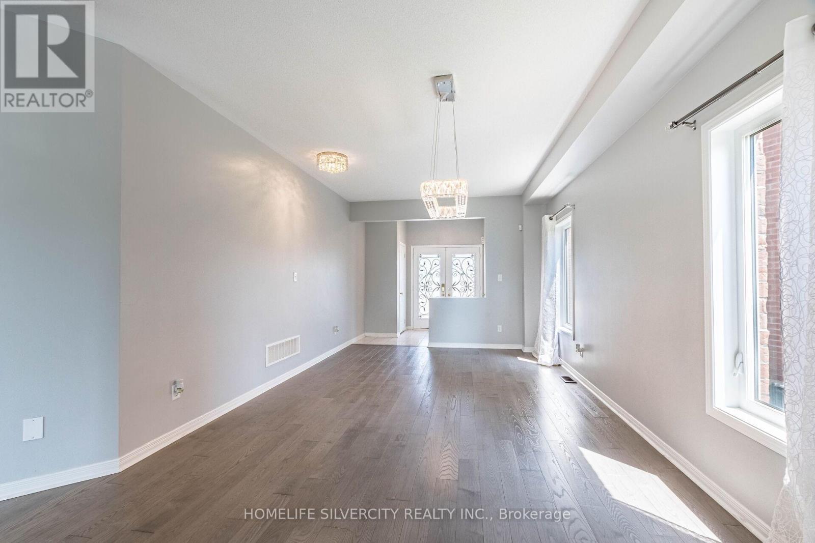 42 Cookview Drive, Brampton, Ontario  L6R 3T6 - Photo 7 - W12318515
