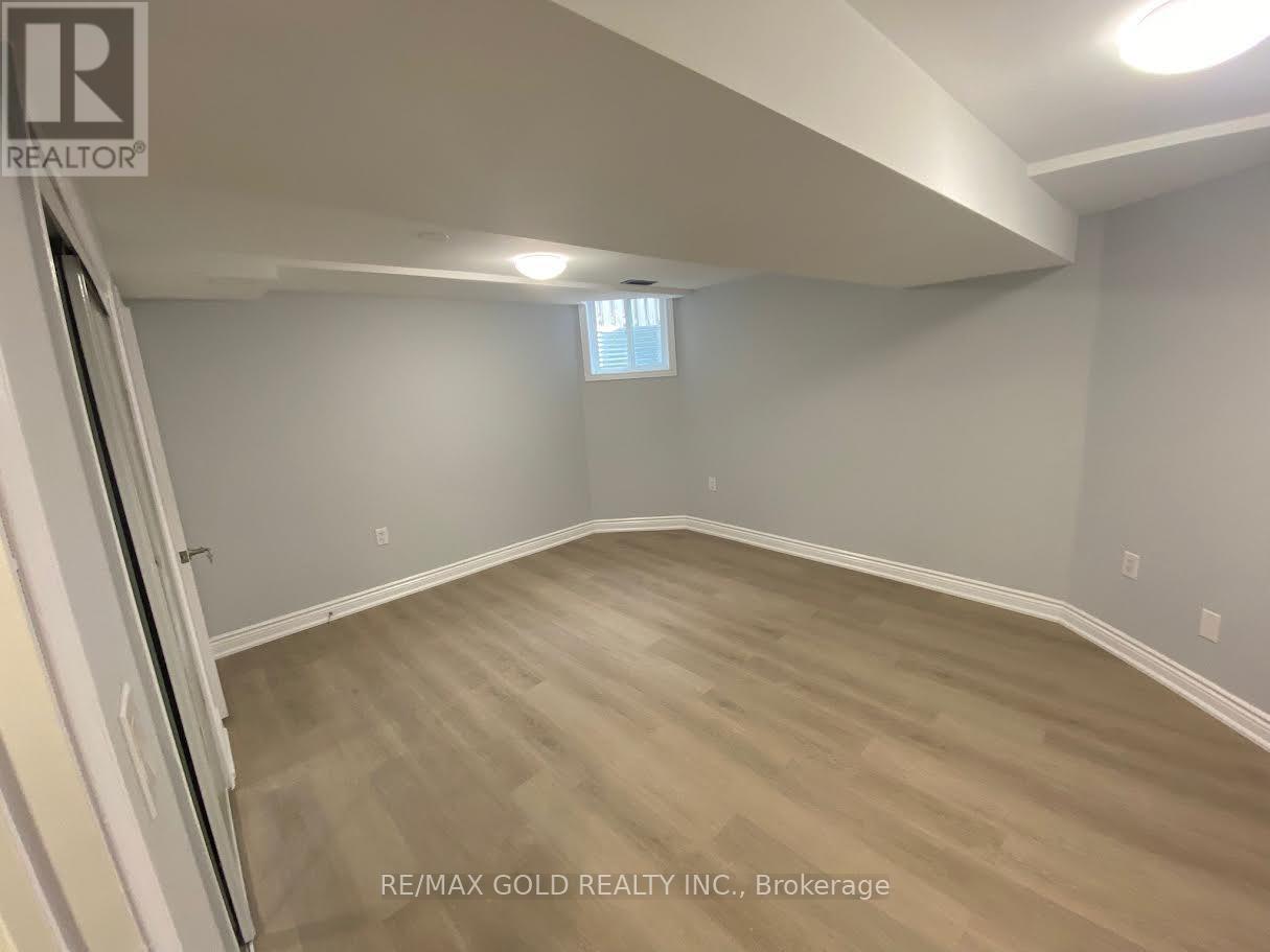 74 Brinkley Drive, Brampton, Ontario  L7A 1G5 - Photo 4 - W12318516