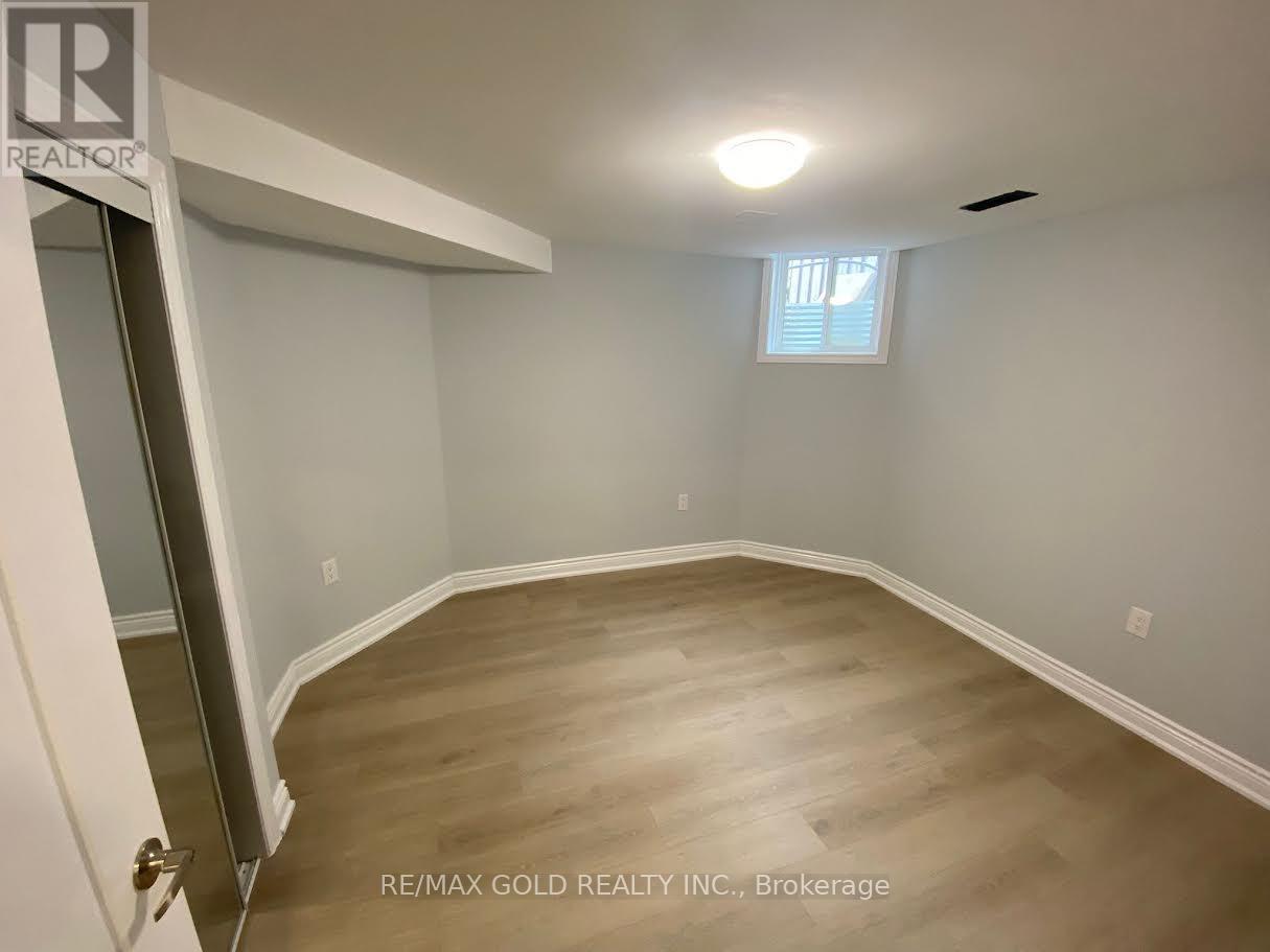 74 Brinkley Drive, Brampton, Ontario  L7A 1G5 - Photo 7 - W12318516