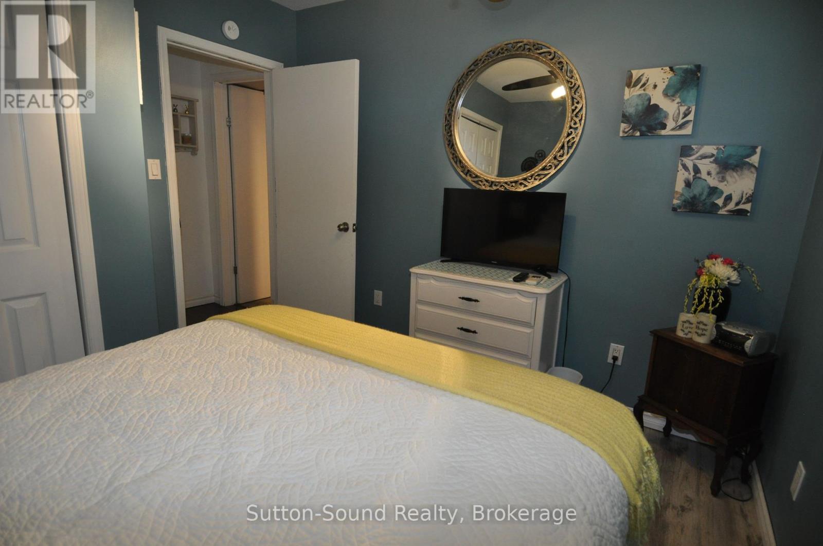 247 6th Street E, Owen Sound, Ontario  N4K 1E8 - Photo 12 - X12310472
