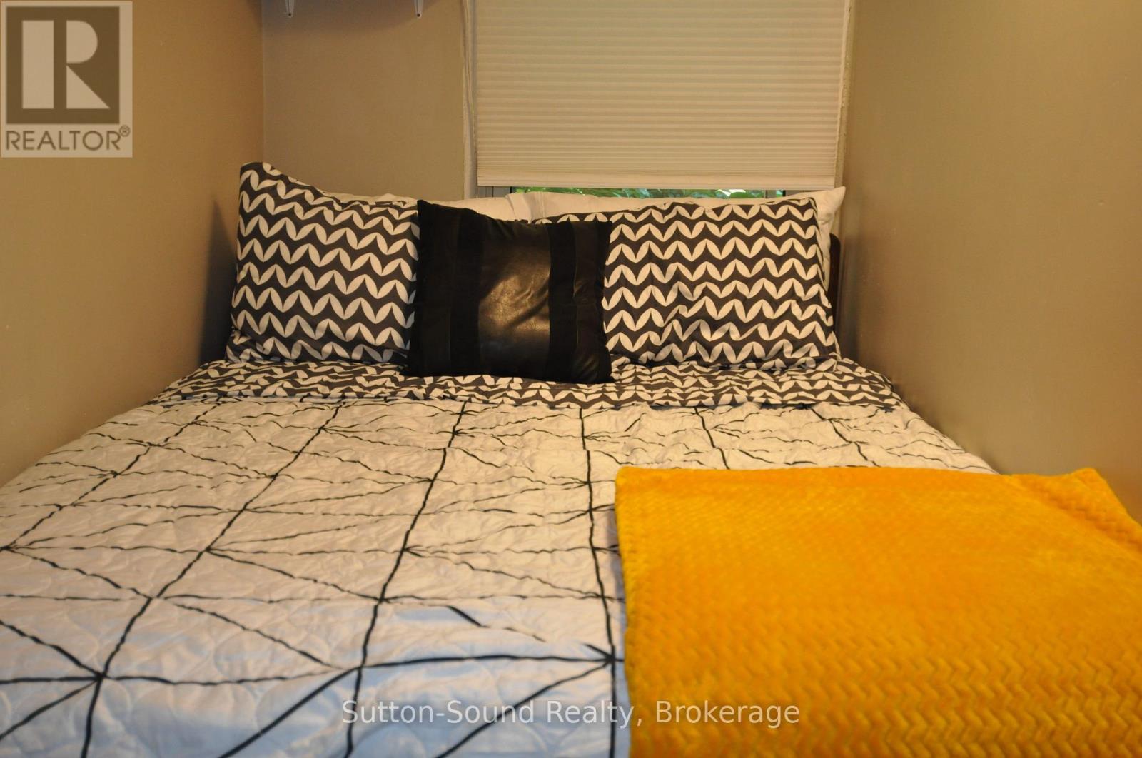 247 6th Street E, Owen Sound, Ontario  N4K 1E8 - Photo 11 - X12310472