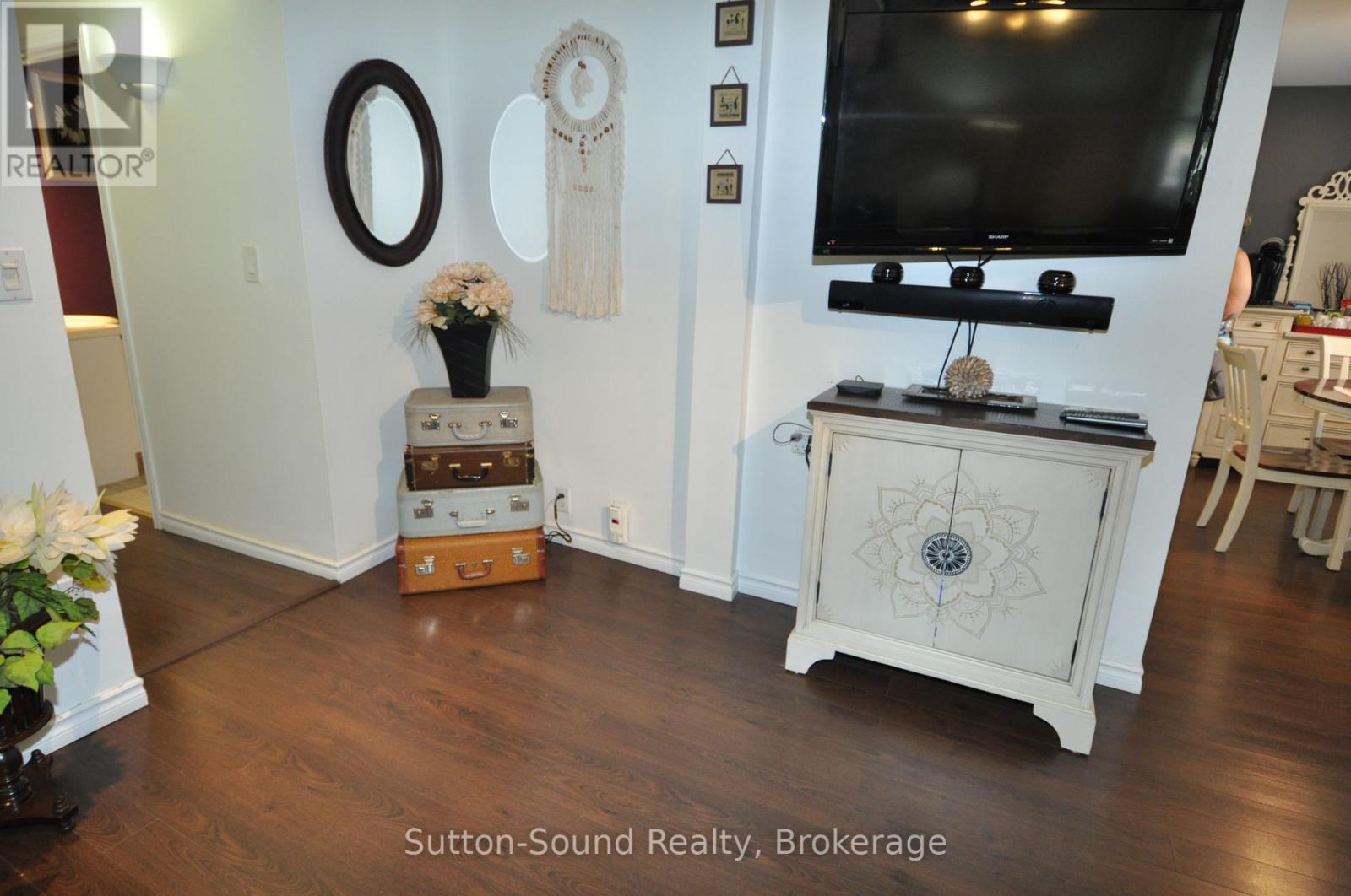 247 6th Street E, Owen Sound, Ontario  N4K 1E8 - Photo 8 - X12310472