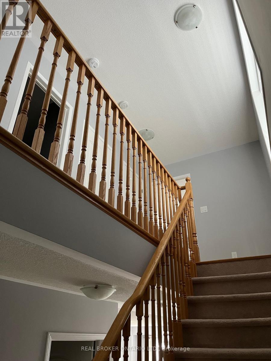 106 Russel Drive, Bradford West Gwillimbury, Ontario  L3Z 0M7 - Photo 11 - N12318566