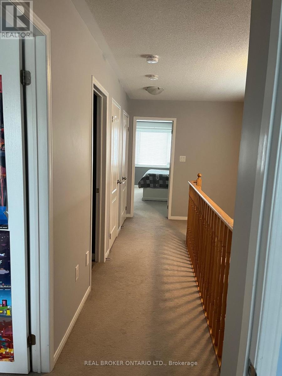 106 Russel Drive, Bradford West Gwillimbury, Ontario  L3Z 0M7 - Photo 12 - N12318566