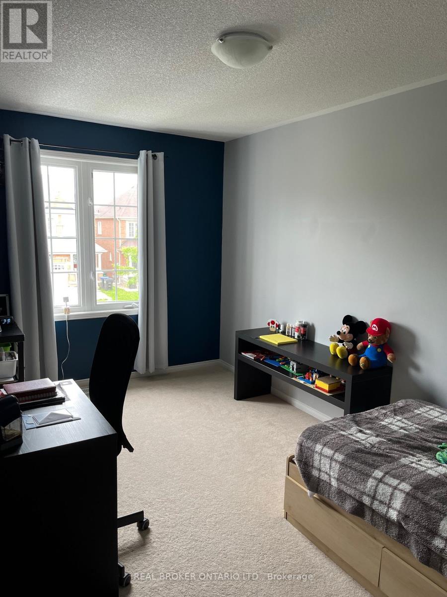 106 Russel Drive, Bradford West Gwillimbury, Ontario  L3Z 0M7 - Photo 16 - N12318566