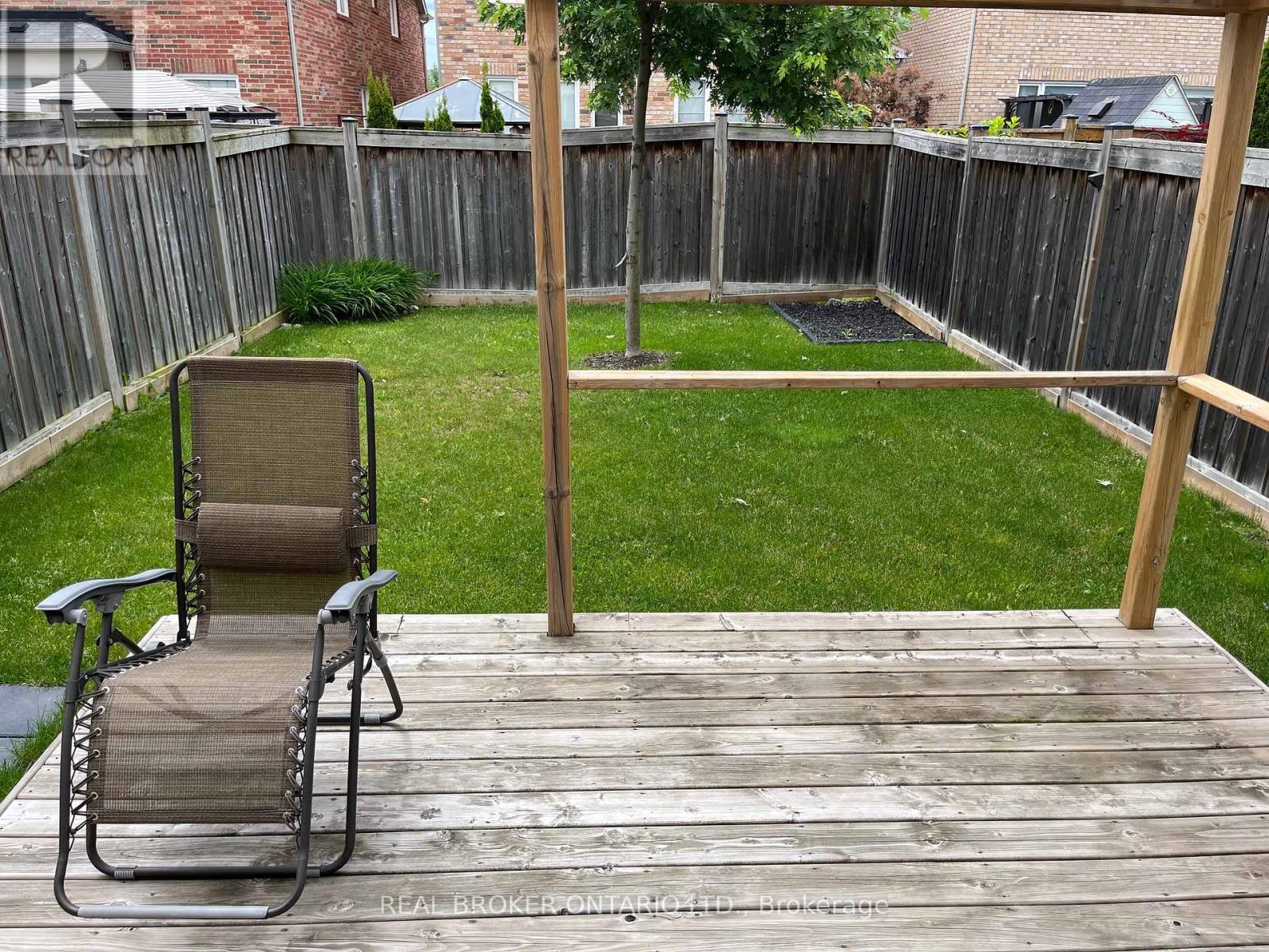 106 Russel Drive, Bradford West Gwillimbury, Ontario  L3Z 0M7 - Photo 20 - N12318566
