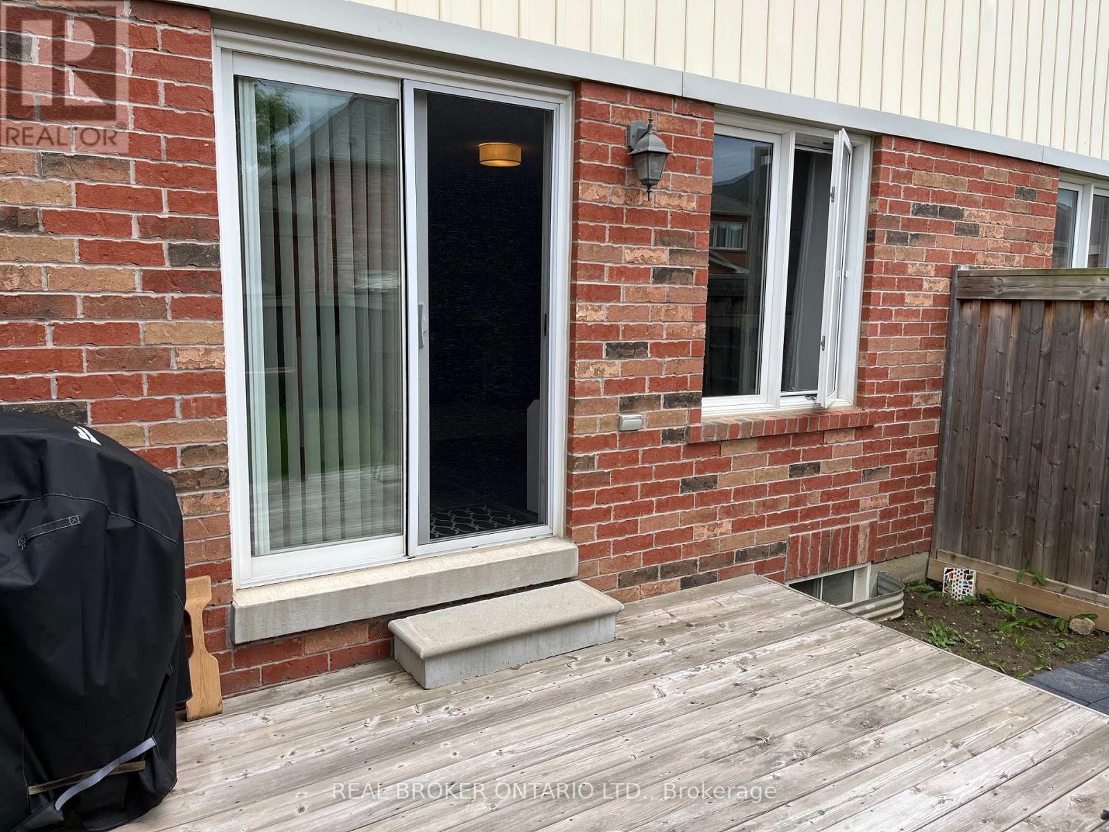106 Russel Drive, Bradford West Gwillimbury, Ontario  L3Z 0M7 - Photo 21 - N12318566