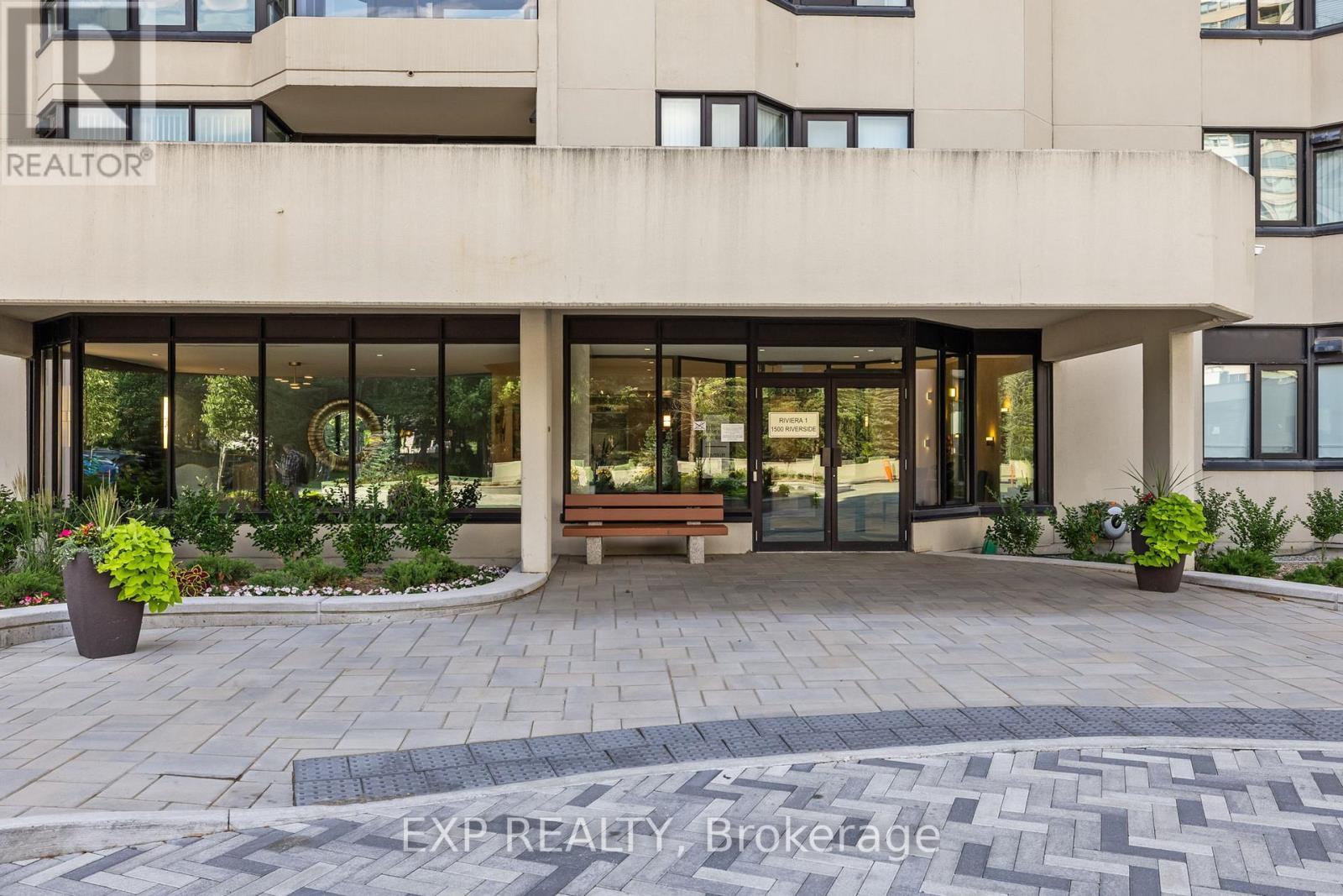 606 - 1500 Riverside Drive, Ottawa, Ontario  K1G 4J4 - Photo 2 - X12318581