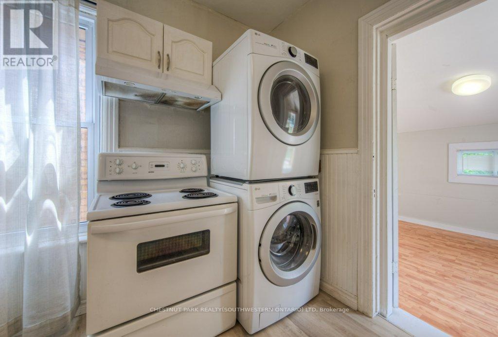 12 Duke Street, Brantford, Ontario  N3T 3T3 - Photo 14 - X12318546