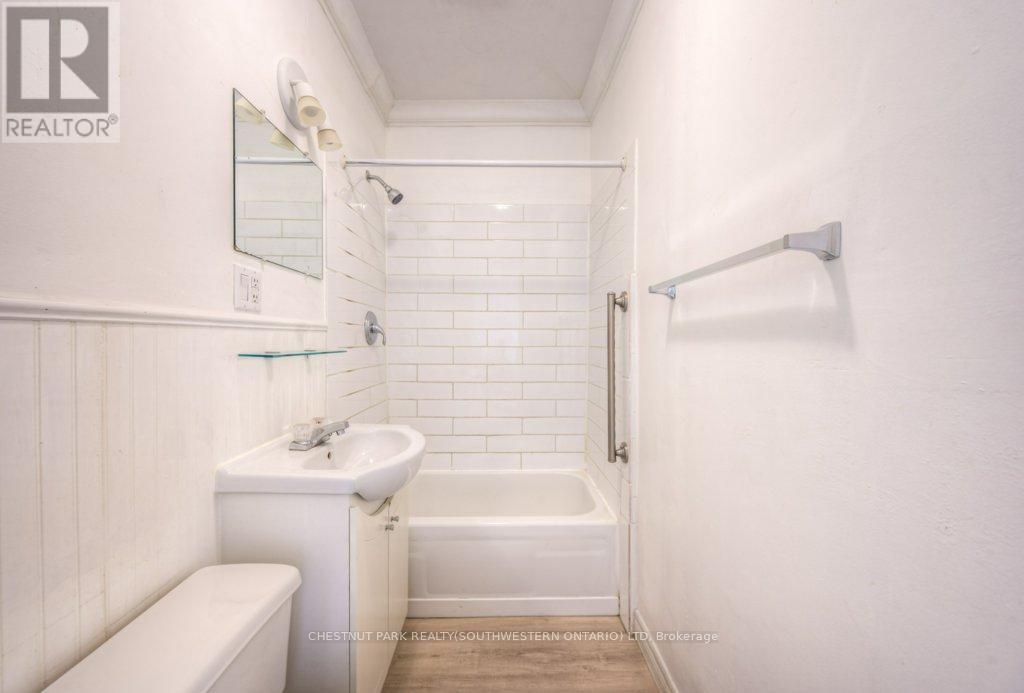 12 Duke Street, Brantford, Ontario  N3T 3T3 - Photo 17 - X12318546