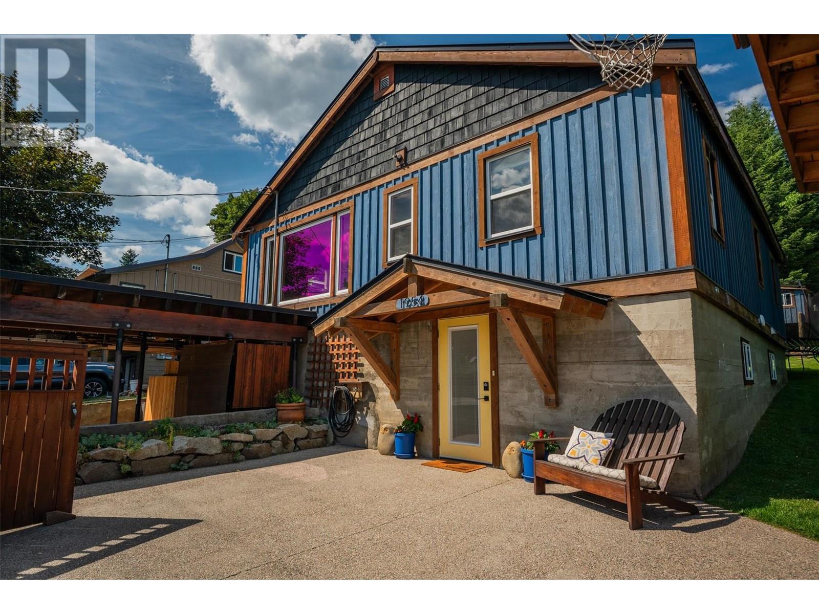 1954 Thompson Avenue, Rossland, British Columbia  V0G 1Y0 - Photo 1 - 10356106