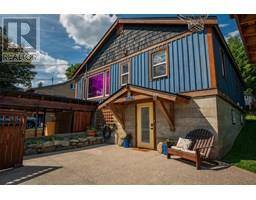 1954 THOMPSON Avenue Rossland