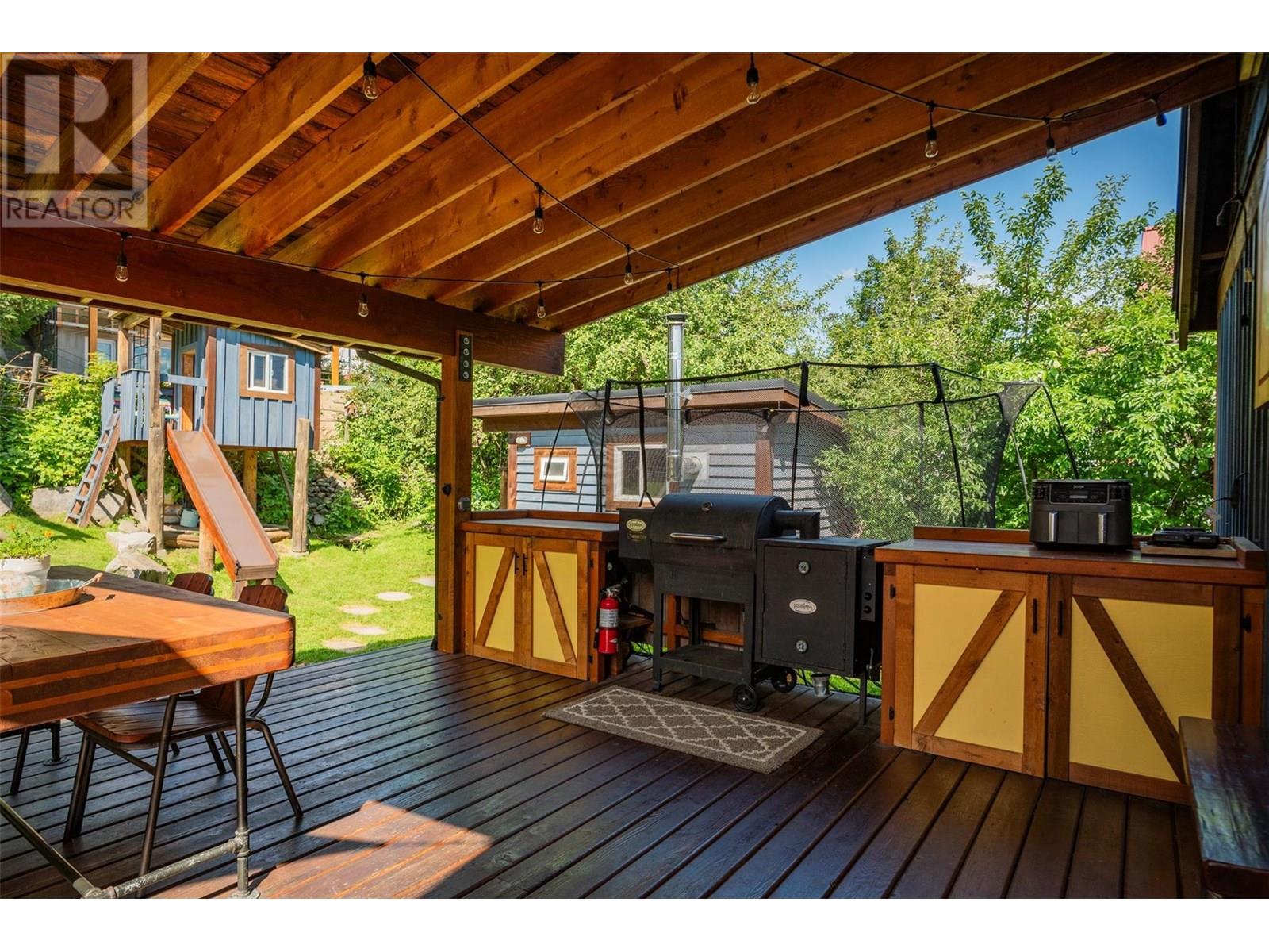 Property at 1954 THOMPSON Avenue image 5