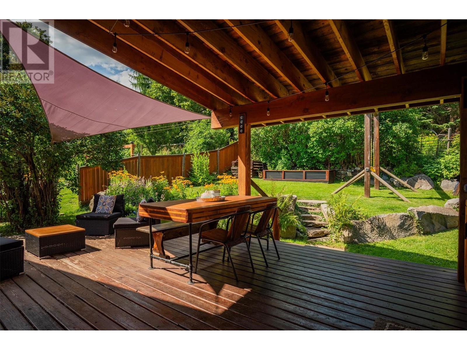 Property at 1954 THOMPSON Avenue image 4