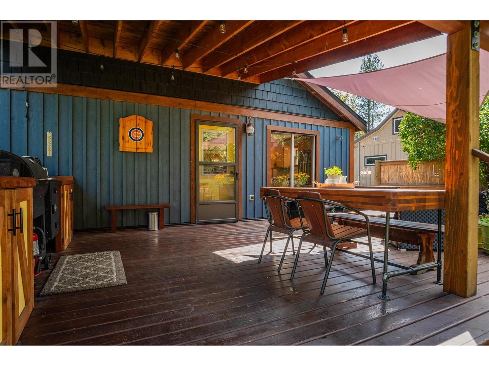 Property at 1954 THOMPSON Avenue image 3