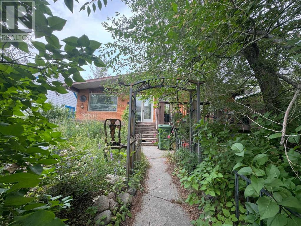 Property at 1526 33 Avenue SW image