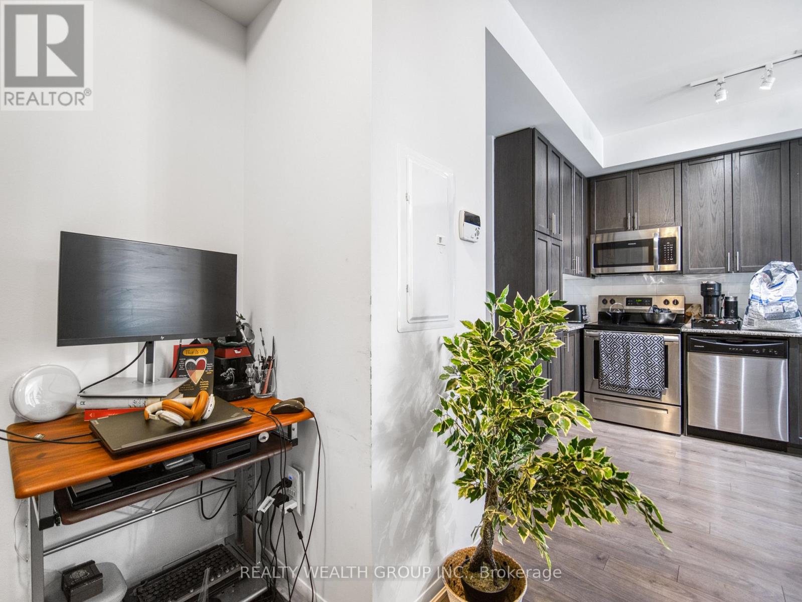 610 - 3091 Dufferin Street, Toronto (Yorkdale-Glen Park), Ontario  M6A 0C4 - Photo 17 - W12231164