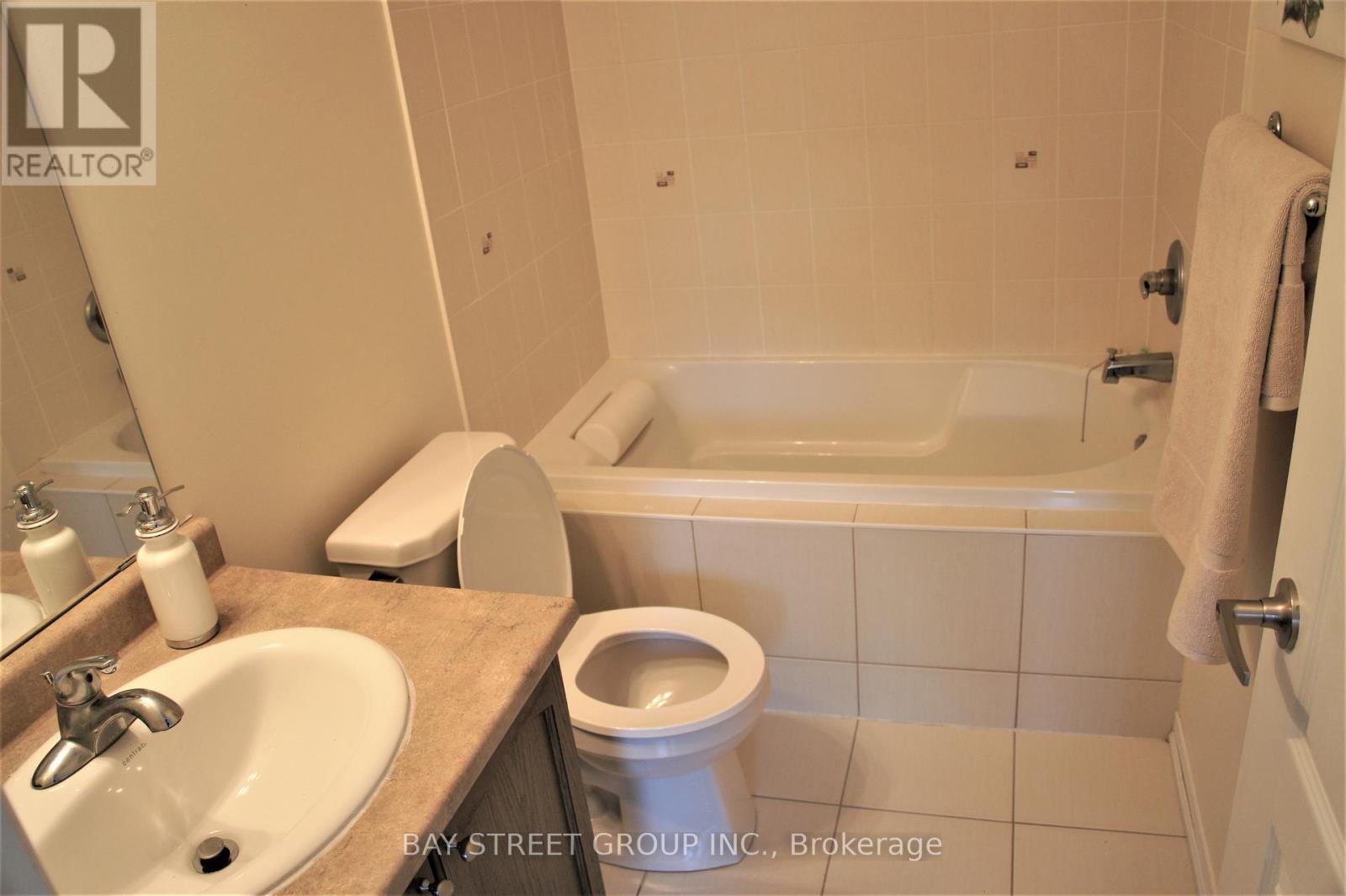 5289 Major Mackenzie Drive E, Markham, Ontario  L6C 0N3 - Photo 16 - N12318677