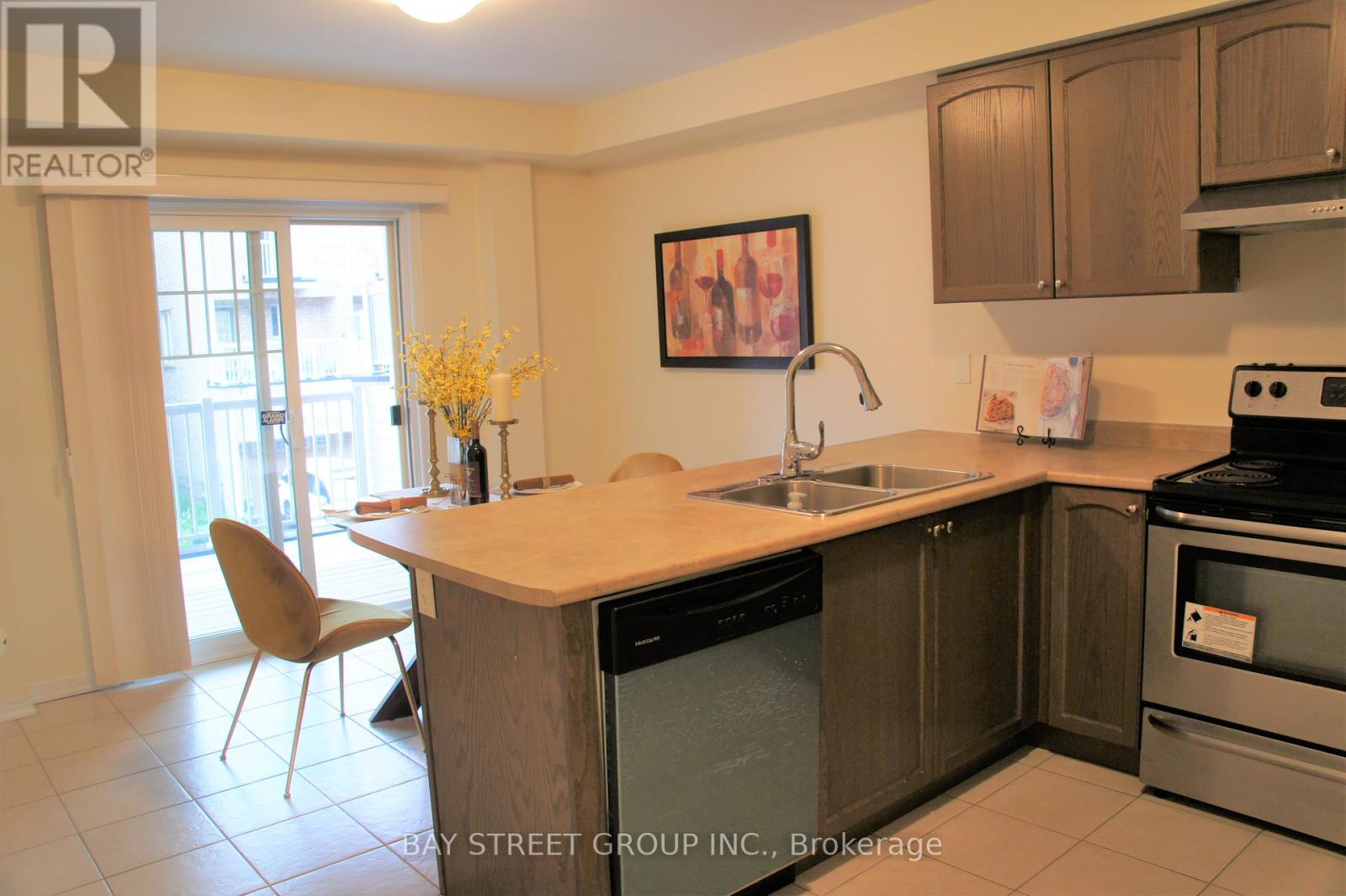 5289 Major Mackenzie Drive E, Markham, Ontario  L6C 0N3 - Photo 9 - N12318677