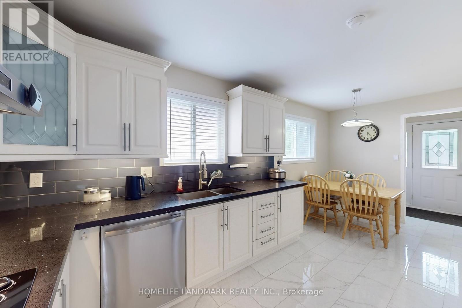2603 Bromsgrove Road, Mississauga, Ontario  L5J 1M1 - Photo 14 - W12318666